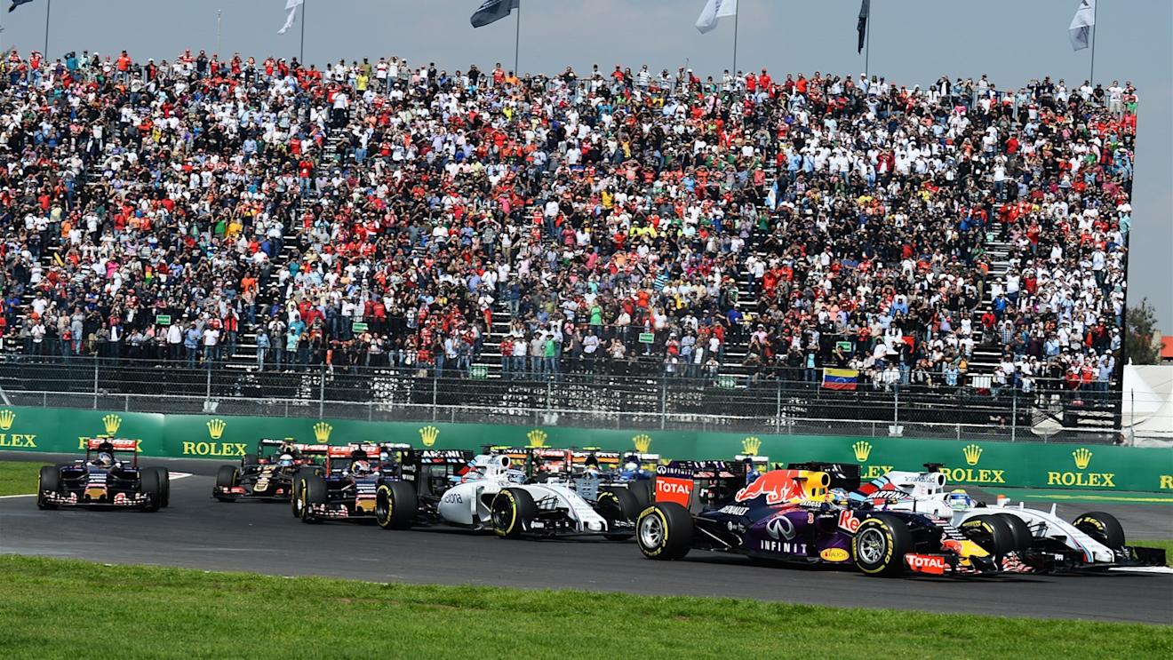 Daniel Ricciardo (AUS) Red Bull Racing RB11 at the start of the race at Formula One World Championship, Rd17, Mexican Grand Prix, Race, Circuit Hermanos Rodriguez, Mexico City, Mexico, Sunday 1  November 2015. © Sutton Motorsport Images