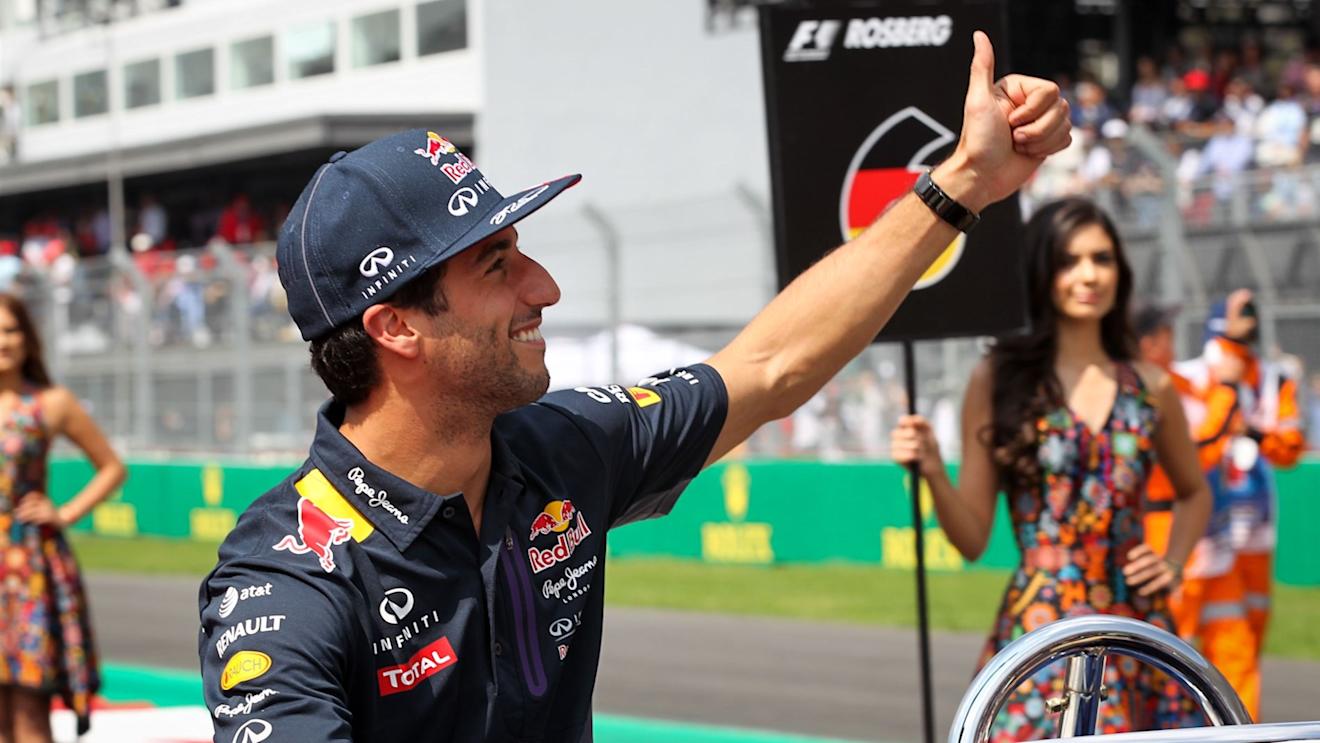 Daniel Ricciardo (AUS) Red Bull Racing RB11 at the drivers parade at Formula One World Championship, Rd17, Mexican Grand Prix, Race, Circuit Hermanos Rodriguez, Mexico City, Mexico, Sunday 1  November 2015. © Sutton Motorsport Images