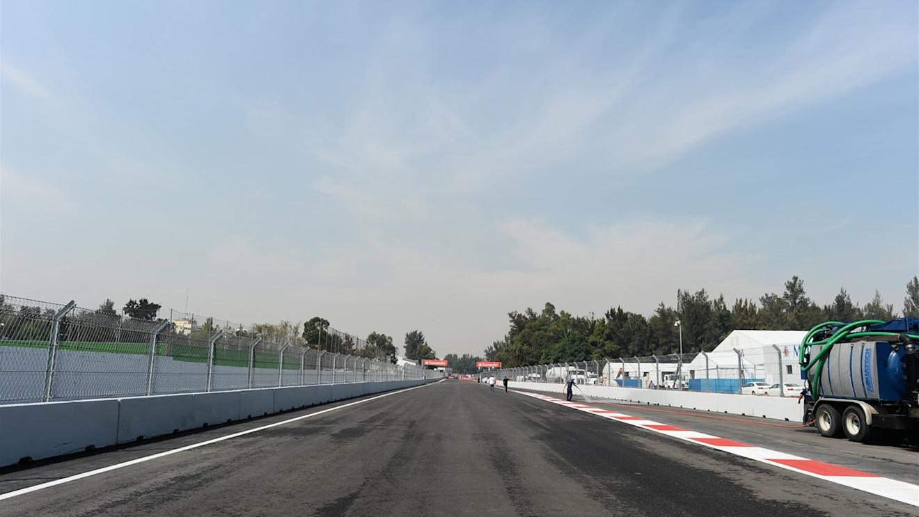 Track view at Formula One World Championship, Rd17, Mexican Grand Prix, Preparations, Circuit Hermanos Rodriguez, Mexico City, Mexico, Thursday 29 October 2015. © Sutton Motorsport Images