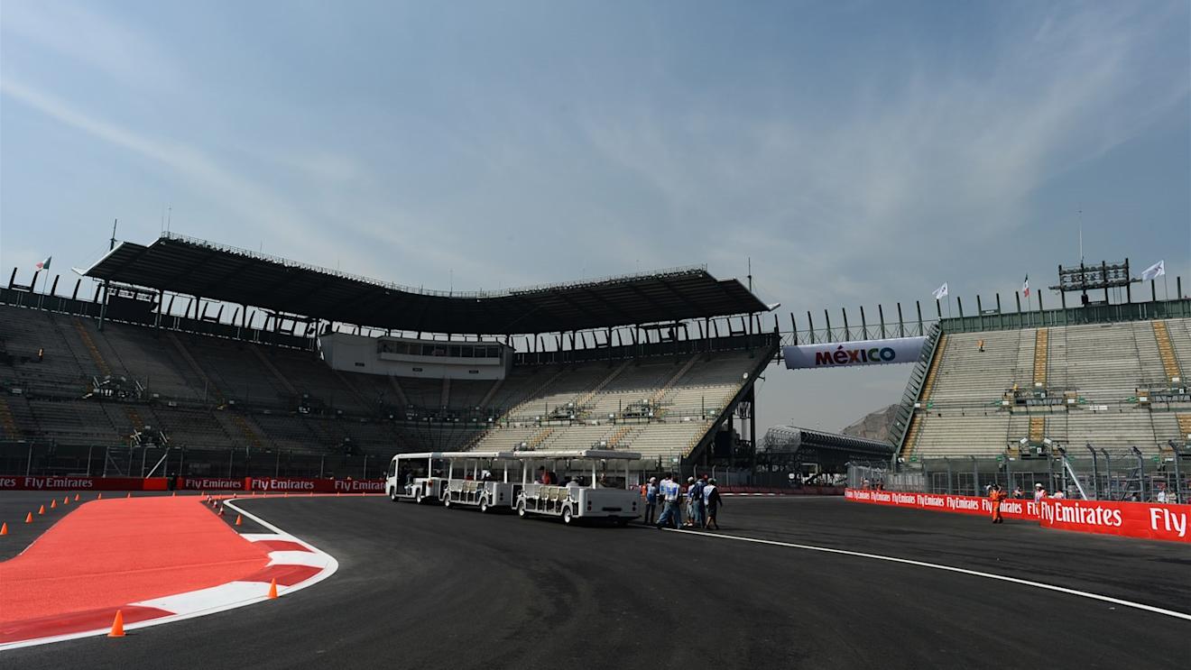 Track view at Formula One World Championship, Rd17, Mexican Grand Prix, Preparations, Circuit Hermanos Rodriguez, Mexico City, Mexico, Thursday 29 October 2015. © Sutton Motorsport Images