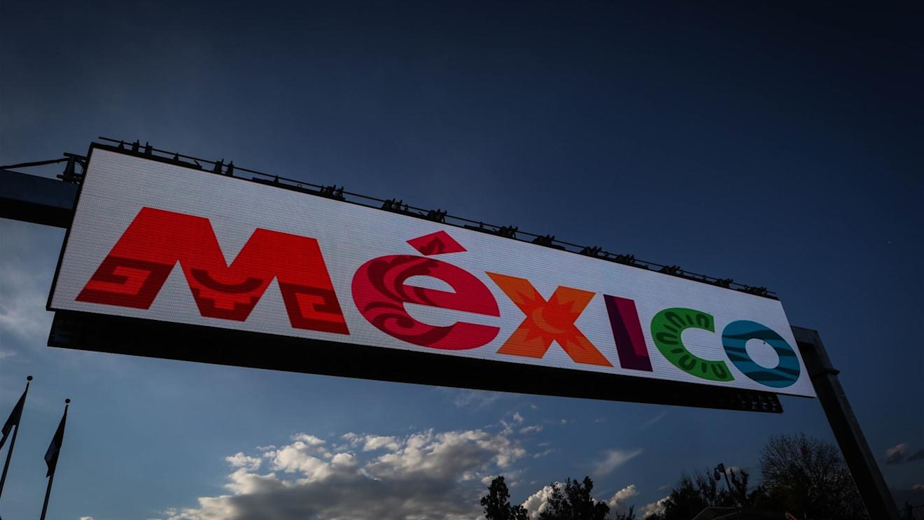 Mexico signage at Formula One World Championship, Rd17, Mexican Grand Prix, Preparations, Circuit Hermanos Rodriguez, Mexico City, Mexico, Thursday 29 October 2015. © Sutton Motorsport Images