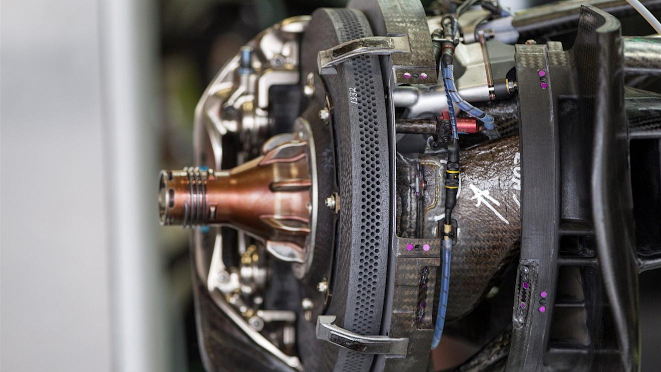 McLaren MP4-30 front brake and wheel hub detail at Formula One World Championship, Rd17, Mexican Grand Prix, Preparations, Circuit Hermanos Rodriguez, Mexico City, Mexico, Thursday 29 October 2015. © Sutton Motorsport Images