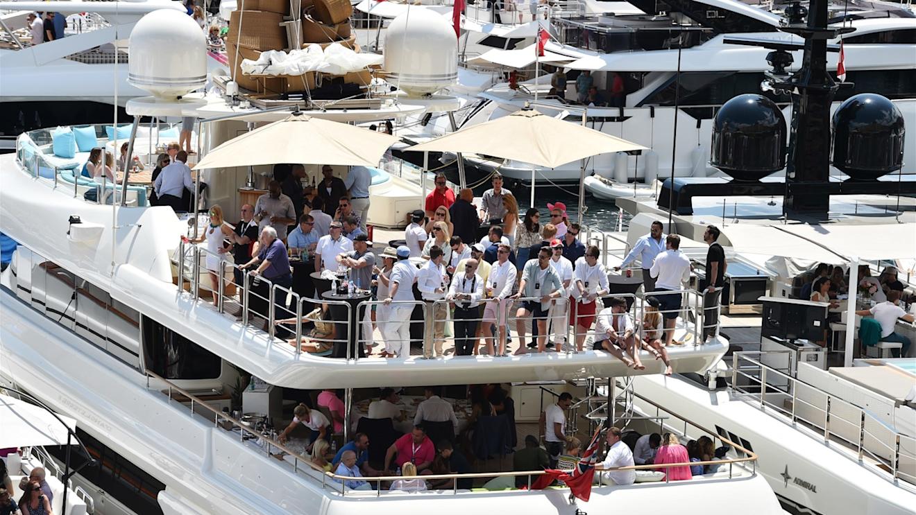 Fans on boat at Formula One World Championship, Rd6, Monaco Grand Prix Race, Monte-Carlo, Monaco, Sunday 24 May 2015. © Sutton Motorsport Images