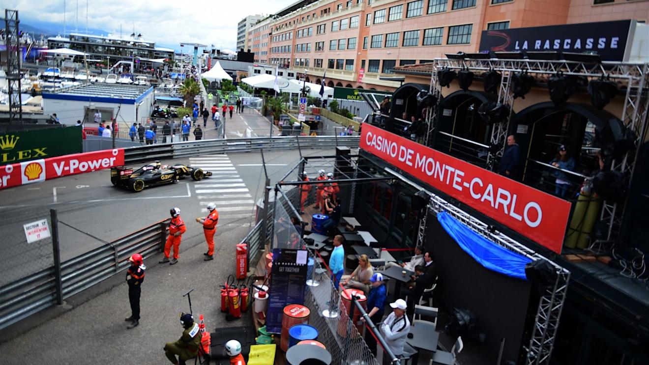 Action at La Rascasse at Formula One World Championship, Rd6, Monaco Grand Prix Practice, Monte-Carlo, Monaco, Thursday 21  May 2015. © Sutton Motorsport Images