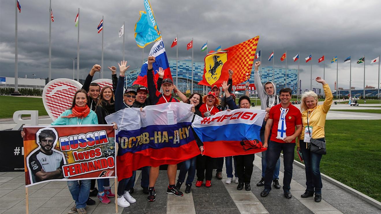 Fans at Formula One World Championship, Rd15, Russian Grand Prix, Practice, Sochi Autodrom, Sochi, Krasnodar Krai, Russia, Friday 9 October 2015. © Sutton Motorsport Images