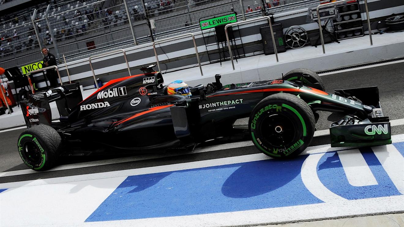 Fernando Alonso (ESP) McLaren MP4-30 at Formula One World Championship, Rd15, Russian Grand Prix, Practice, Sochi Autodrom, Sochi, Krasnodar Krai, Russia, Friday 9 October 2015. © Sutton Motorsport Images