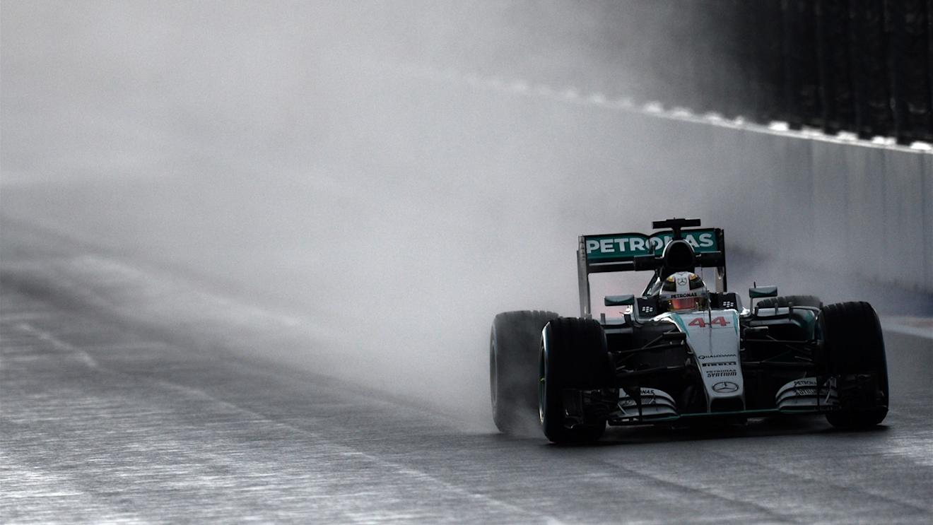 Lewis Hamilton (GBR) Mercedes AMG F1 W06 at Formula One World Championship, Rd15, Russian Grand Prix, Practice, Sochi Autodrom, Sochi, Krasnodar Krai, Russia, Friday 9 October 2015. © Sutton Motorsport Images