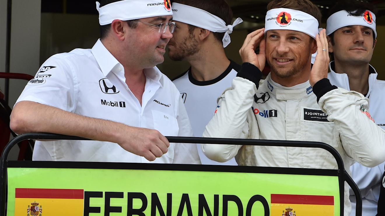 Fernando Alonso (ESP) McLaren celebrates 250 Grands Prix with Eric Boullier (FRA) McLaren Racing Director, Jenson Button (GBR) McLaren and the team at Formula One World Championship, Rd15, Russian Grand Prix, Practice, Sochi Autodrom, Sochi, Krasnodar Krai, Russia, Friday 9 October 2015. © Sutton Motorsport Images