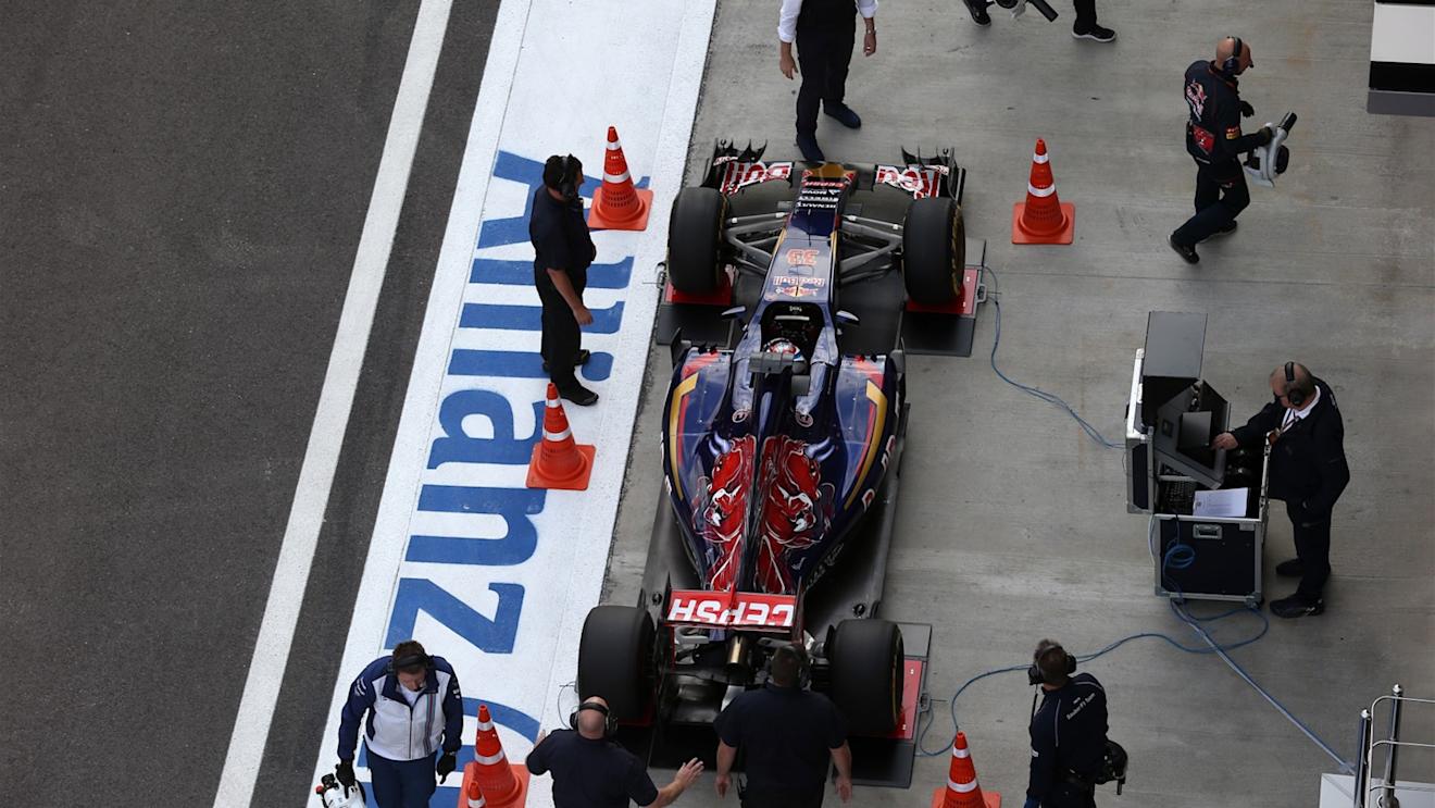 Max Verstappen (NDL) Scuderia Toro Rosso STR10 at Formula One World Championship, Rd15, Russian Grand Prix, Qualifying, Sochi Autodrom, Sochi, Krasnodar Krai, Russia, Saturday 10 October 2015. © Sutton Motorsport Images