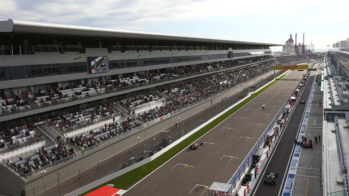 Fernando Alonso (ESP) McLaren MP4-30 at Formula One World Championship, Rd15, Russian Grand Prix, Qualifying, Sochi Autodrom, Sochi, Krasnodar Krai, Russia, Saturday 10 October 2015. © Sutton Motorsport Images