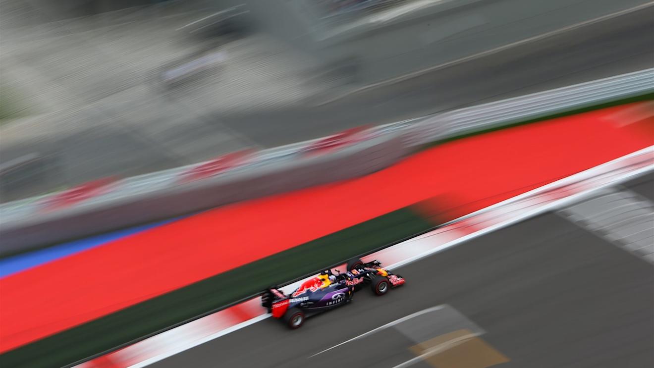 Daniel Ricciardo (AUS) Red Bull Racing RB11 at Formula One World Championship, Rd15, Russian Grand Prix, Qualifying, Sochi Autodrom, Sochi, Krasnodar Krai, Russia, Saturday 10 October 2015. © Sutton Motorsport Images