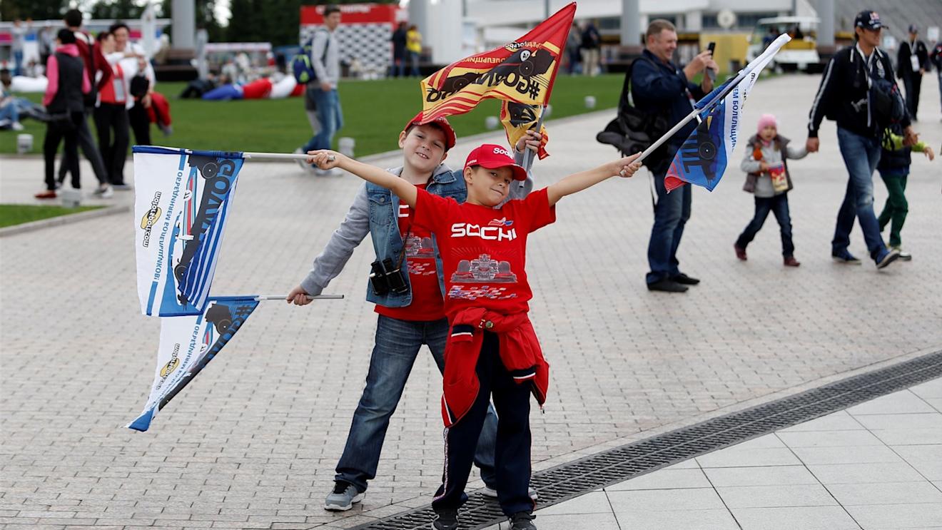 Fans at Formula One World Championship, Rd15, Russian Grand Prix, Qualifying, Sochi Autodrom, Sochi, Krasnodar Krai, Russia, Saturday 10 October 2015. © Sutton Motorsport Images