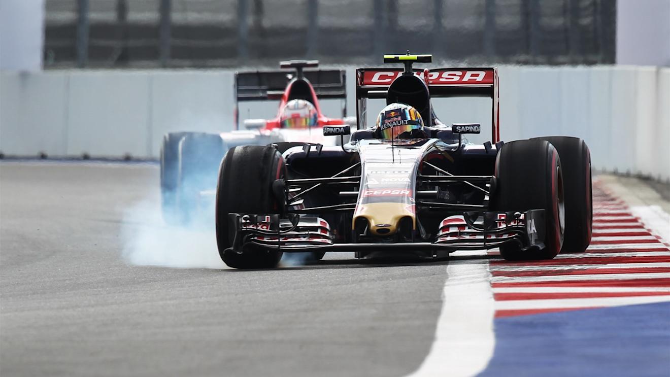Carlos Sainz (ESP) Scuderia Toro Rosso STR10 locks up at Formula One World Championship, Rd15, Russian Grand Prix, Qualifying, Sochi Autodrom, Sochi, Krasnodar Krai, Russia, Saturday 10 October 2015. © Sutton Motorsport Images