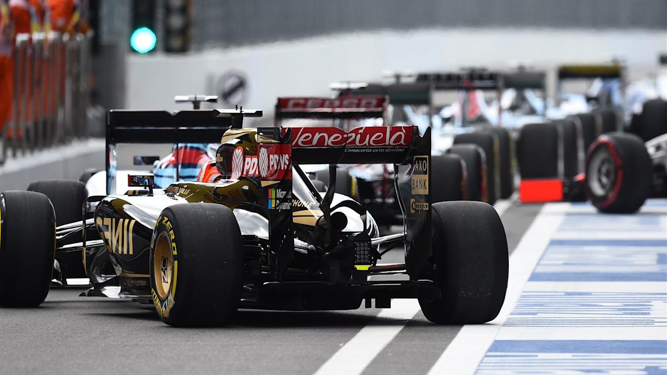 Romain Grosjean (FRA) Lotus E23 Hybrid at Formula One World Championship, Rd15, Russian Grand Prix, Qualifying, Sochi Autodrom, Sochi, Krasnodar Krai, Russia, Saturday 10 October 2015. © Sutton Motorsport Images