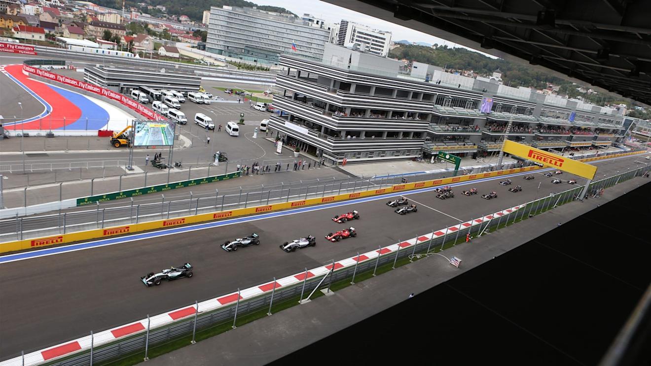 Nico Rosberg (GER) Mercedes AMG F1 W06 leads at the start of the race at Formula One World Championship, Rd15, Russian Grand Prix, Race, Sochi Autodrom, Sochi, Krasnodar Krai, Russia, Sunday 11 October 2015. © Sutton Motorsport Images