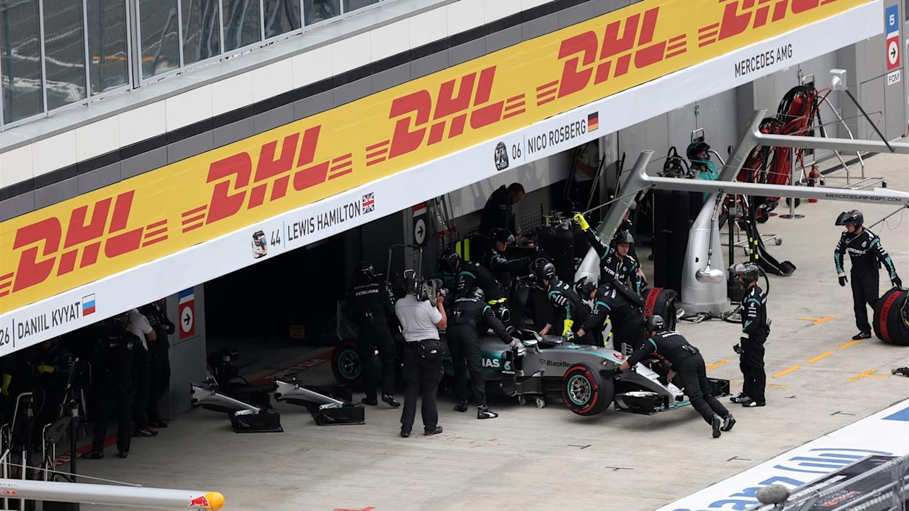 Nico Rosberg (GER) Mercedes AMG F1 W06 retires from the race at Formula One World Championship, Rd15, Russian Grand Prix, Race, Sochi Autodrom, Sochi, Krasnodar Krai, Russia, Sunday 11 October 2015. © Sutton Motorsport Images