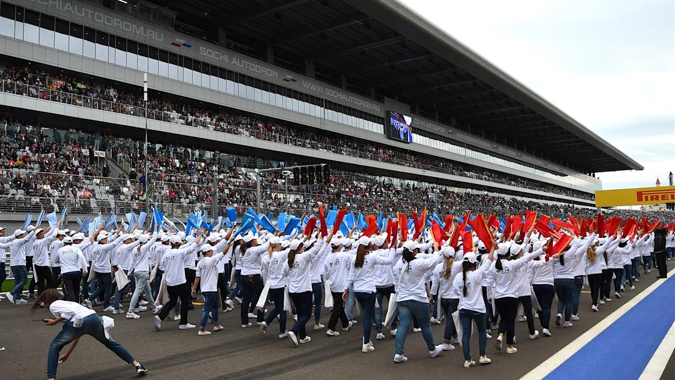 Grid entertainment at Formula One World Championship, Rd15, Russian Grand Prix, Race, Sochi Autodrom, Sochi, Krasnodar Krai, Russia, Sunday 11 October 2015. © Sutton Motorsport Images