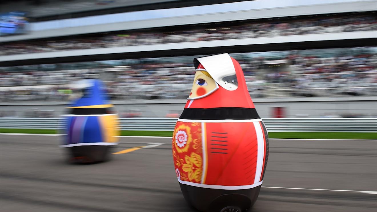 Grid entertainment at Formula One World Championship, Rd15, Russian Grand Prix, Race, Sochi Autodrom, Sochi, Krasnodar Krai, Russia, Sunday 11 October 2015. © Sutton Motorsport Images