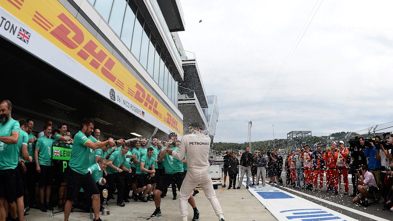 Lewis Hamilton (GBR) Mercedes AMG F1 celebrates with Nico Rosberg (GER) Mercedes AMG F1 and the team at Formula One World Championship, Rd15, Russian Grand Prix, Race, Sochi Autodrom, Sochi, Krasnodar Krai, Russia, Sunday 11 October 2015. © Sutton Motorsport Images