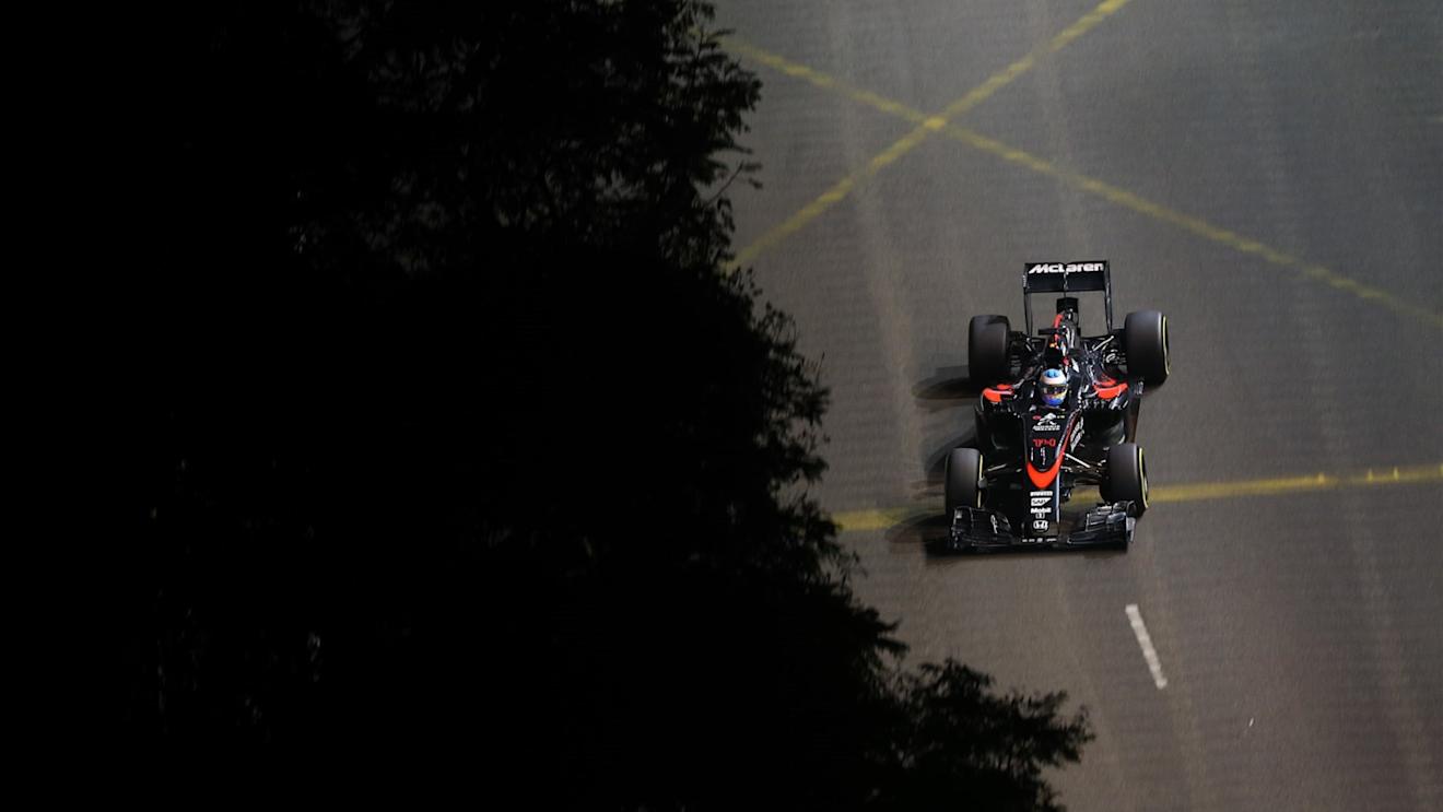 Fernando Alonso (ESP) McLaren MP4-30 at Formula One World Championship, Rd13, Singapore Grand Prix, Practice, Marina Bay Street Circuit, Singapore, Friday 18 September 2015. © Sutton Motorsport Images