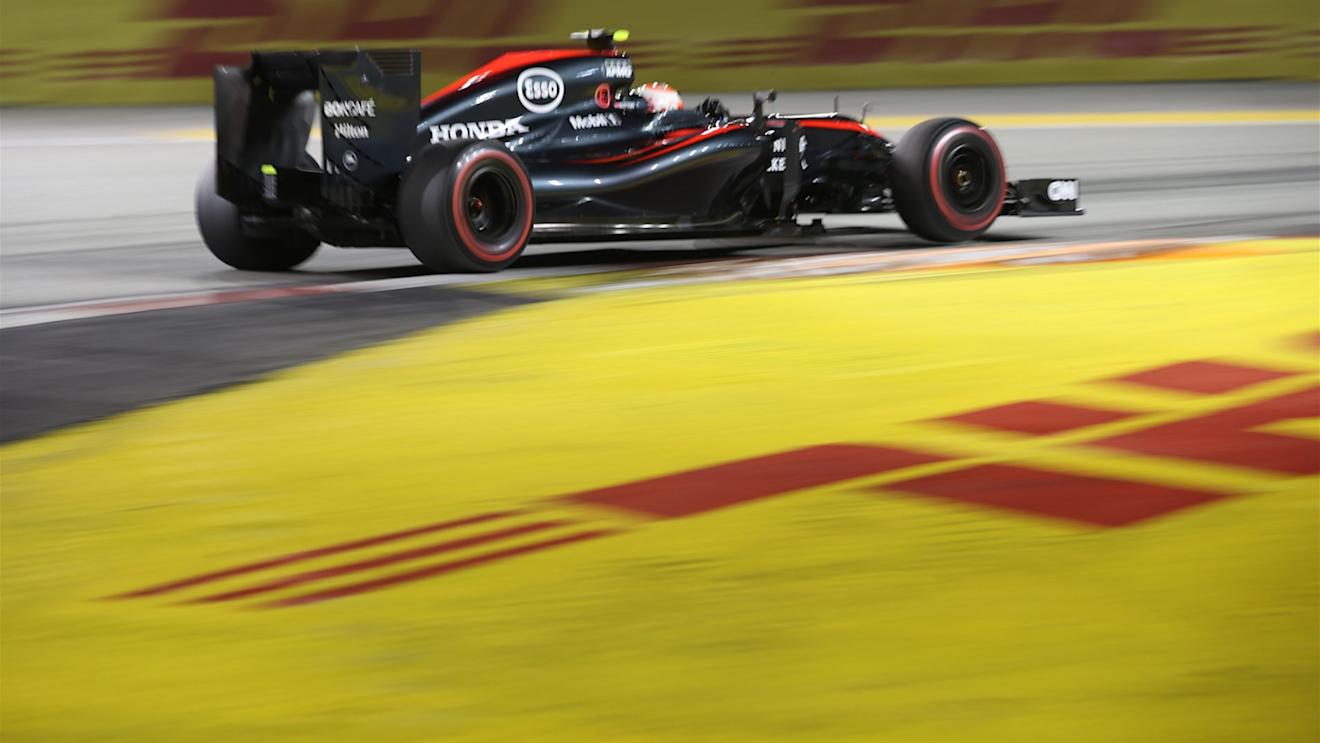 Jenson Button (GBR) McLaren MP4-30 at Formula One World Championship, Rd13, Singapore Grand Prix, Qualifying, Marina Bay Street Circuit, Singapore, Saturday 19  September 2015. © Copyright: Lionel Ng Sutton Motorsport Images