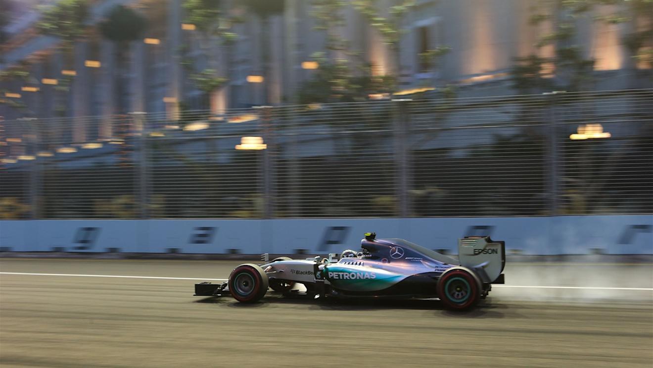 Nico Rosberg (GER) Mercedes AMG F1 W06 at Formula One World Championship, Rd13, Singapore Grand Prix, Qualifying, Marina Bay Street Circuit, Singapore, Saturday 19  September 2015. © Sutton Motorsport Images