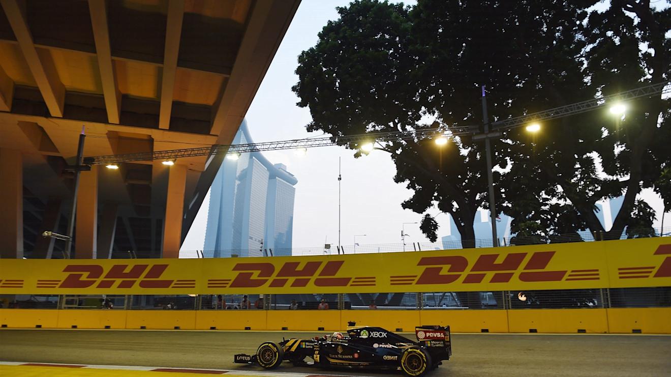 Romain Grosjean (FRA) Lotus E23 Hybrid at Formula One World Championship, Rd13, Singapore Grand Prix, Qualifying, Marina Bay Street Circuit, Singapore, Saturday 19  September 2015. © Sutton Motorsport Images