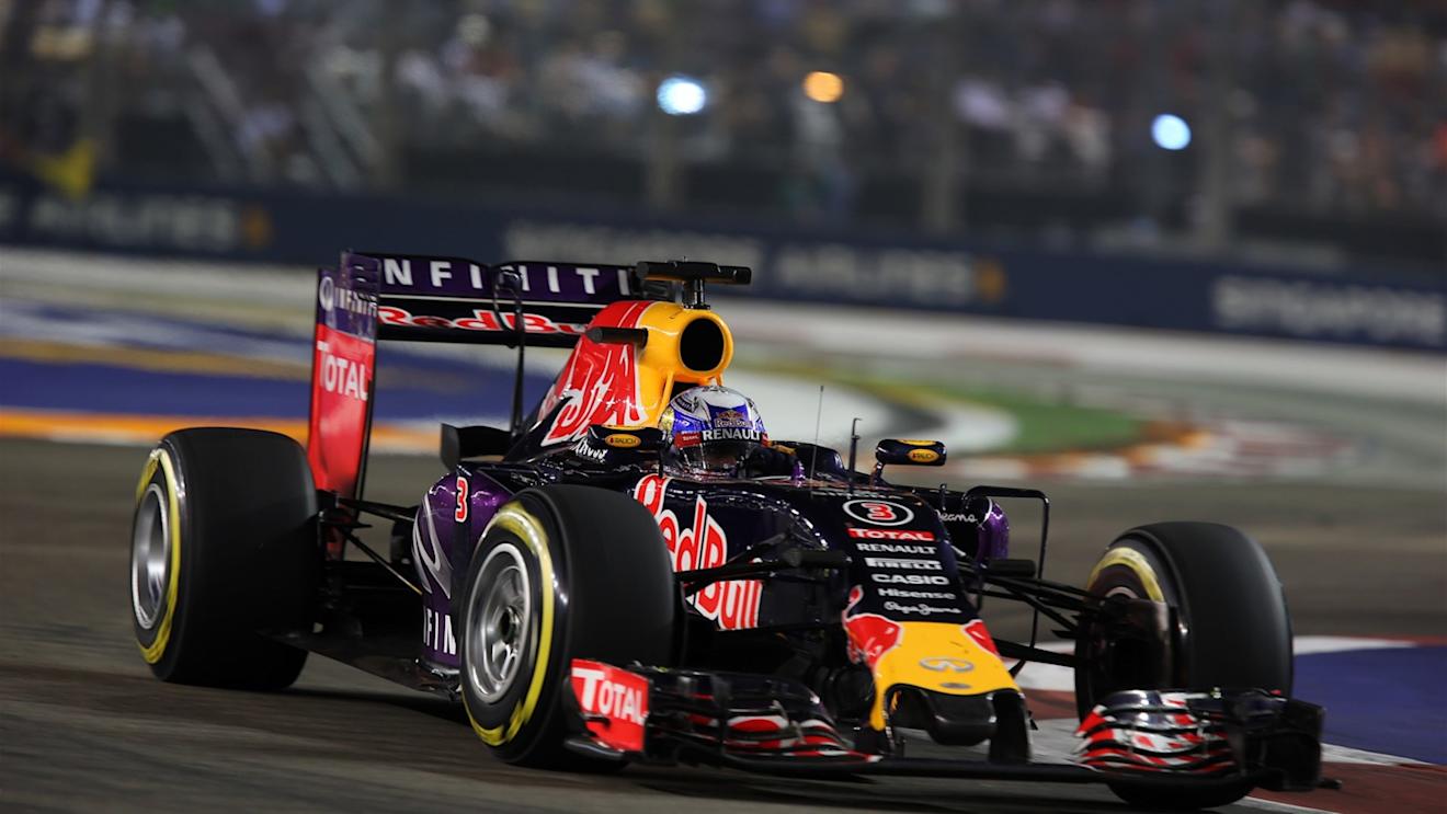 Daniel Ricciardo (AUS) Red Bull Racing RB11 at Formula One World Championship, Rd13, Singapore Grand Prix, Race, Marina Bay Street Circuit, Singapore, Sunday 20 September 2015. © Sutton Motorsport Images