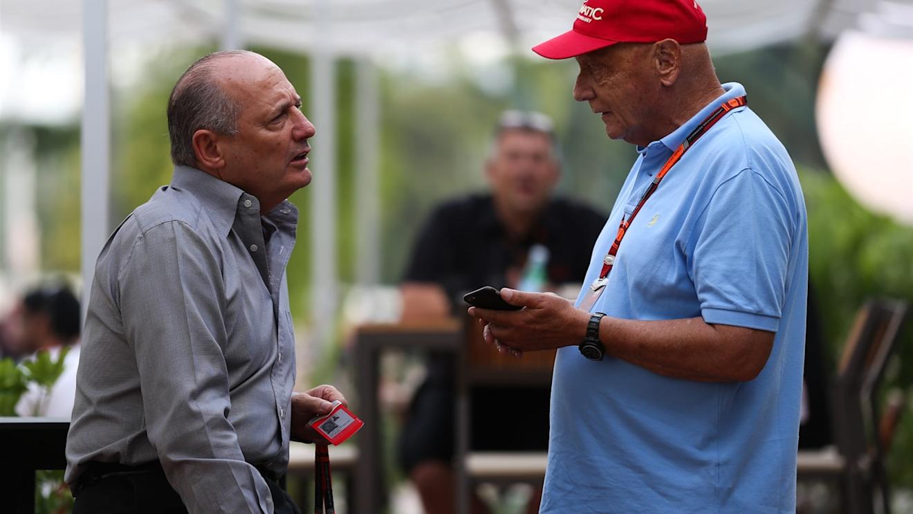 Ron Dennis (GBR) McLaren Executive Chairman and Niki Lauda (AUT) Mercedes AMG F1 Non-Executive Chairman at Formula One World Championship, Rd13, Singapore Grand Prix, Race, Marina Bay Street Circuit, Singapore, Sunday 20 September 2015. © Sutton Motorsport Images