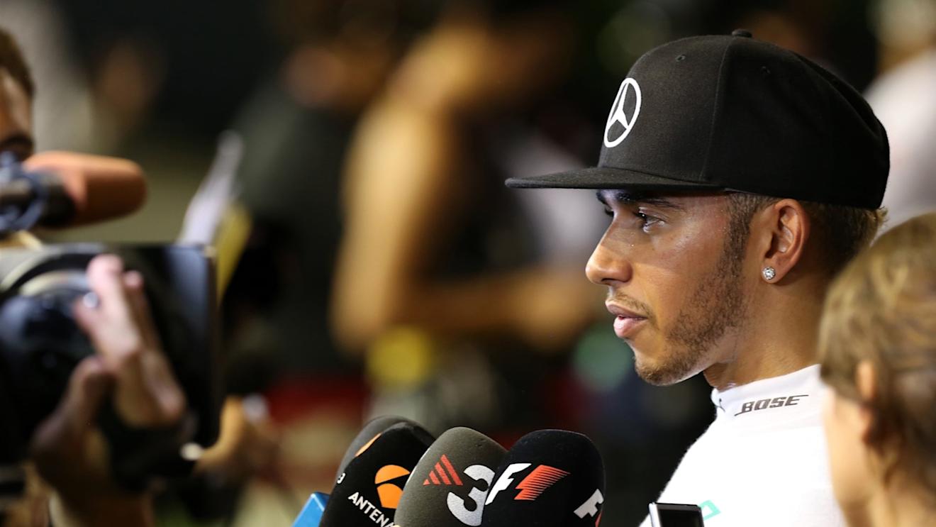 Race retiree Lewis Hamilton (GBR) Mercedes AMG F1 talks with the media at Formula One World Championship, Rd13, Singapore Grand Prix, Race, Marina Bay Street Circuit, Singapore, Sunday 20 September 2015. © Sutton Motorsport Images