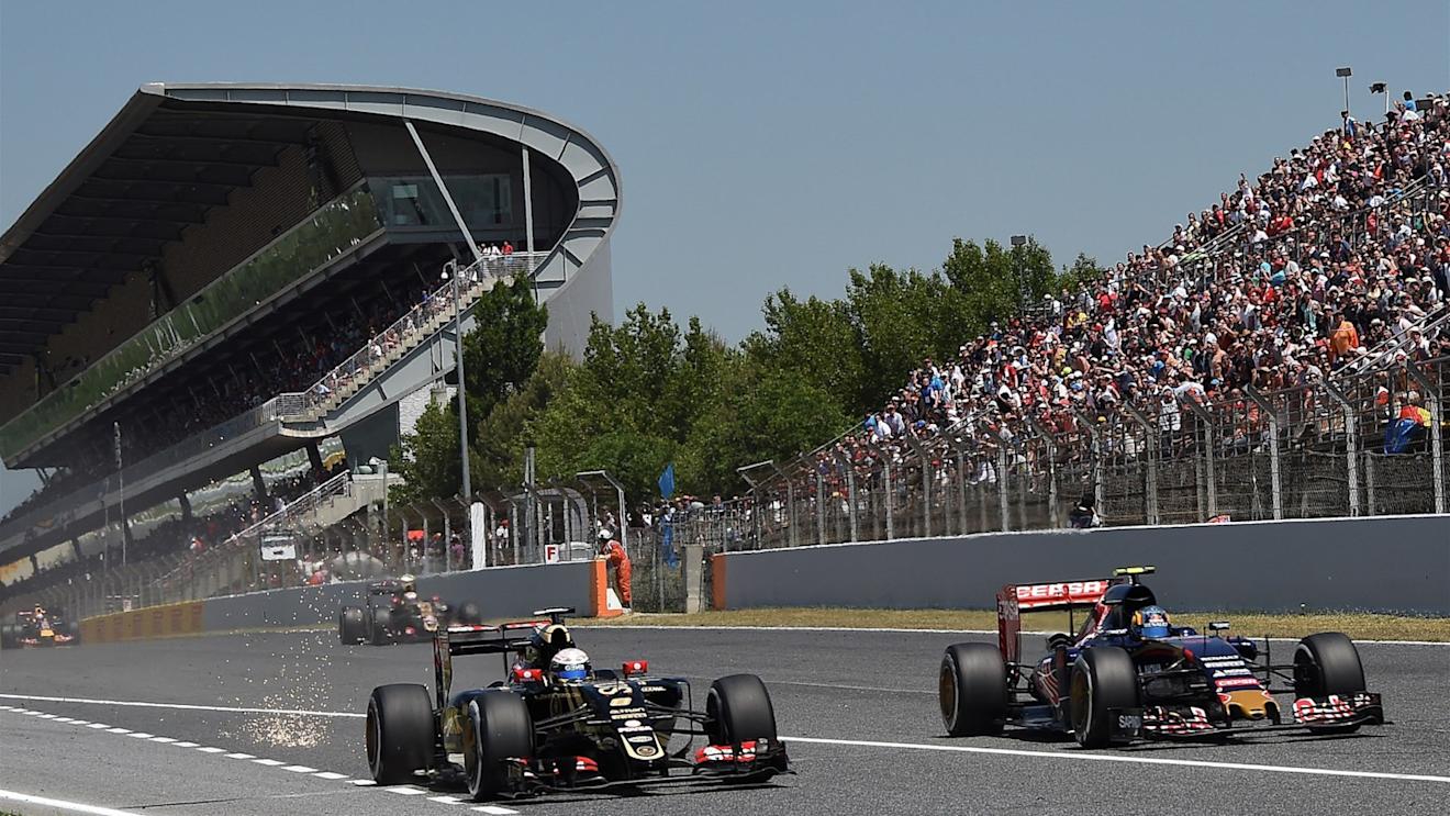 Romain Grosjean (FRA) Lotus E23 Hybrid and Carlos Sainz jr (ESP) Scuderia Toro Rosso STR10 battle at Formula One World Championship, Rd5, Spanish Grand Prix Race, Barcelona, Spain, Sunday 10 May 2015. © Sutton Motorsport Images