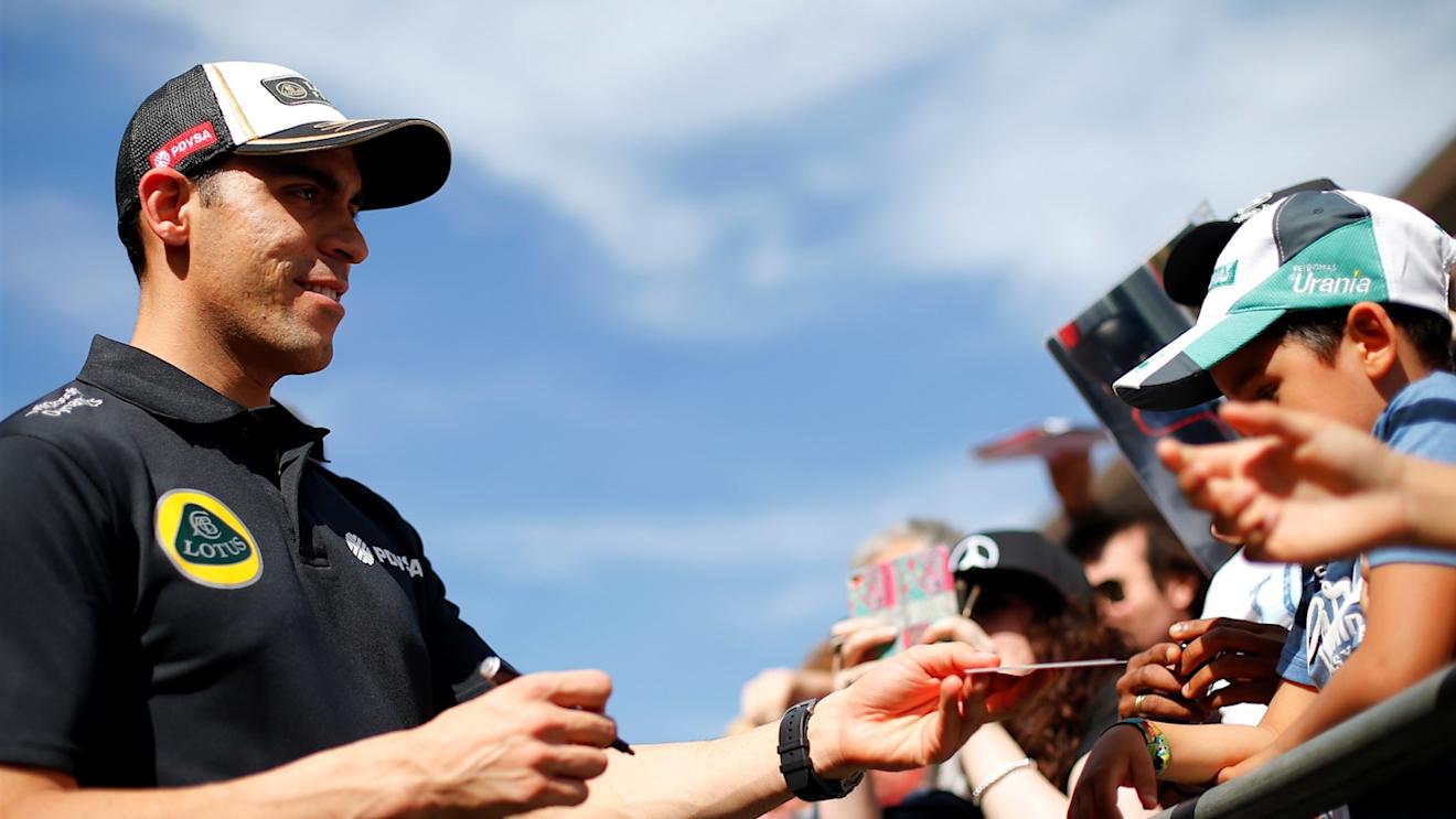 Pastor Maldonado (VEN) Lotus signs autographs with fans at Formula One World Championship, Rd5, Spanish Grand Prix Preparations, Barcelona, Spain, Thursday 7 May 2015. © Sutton Motorsport Images
