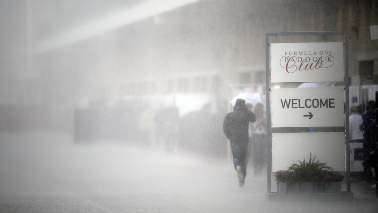 Rain in the paddock at Formula One World Championship, Rd16, United States  Grand Prix, Practice, Austin, Texas, USA, Friday 23 October 2015. © Sutton Motorsport Images