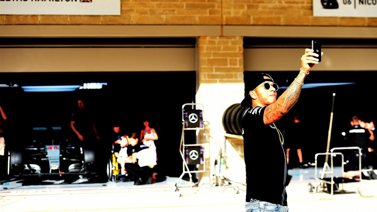 Lewis Hamilton (GBR) Mercedes AMG F1 takes a selfie at Formula One World Championship, Rd16, United States  Grand Prix, Practice, Austin, Texas, USA, Friday 23 October 2015. © Sutton Motorsport Images