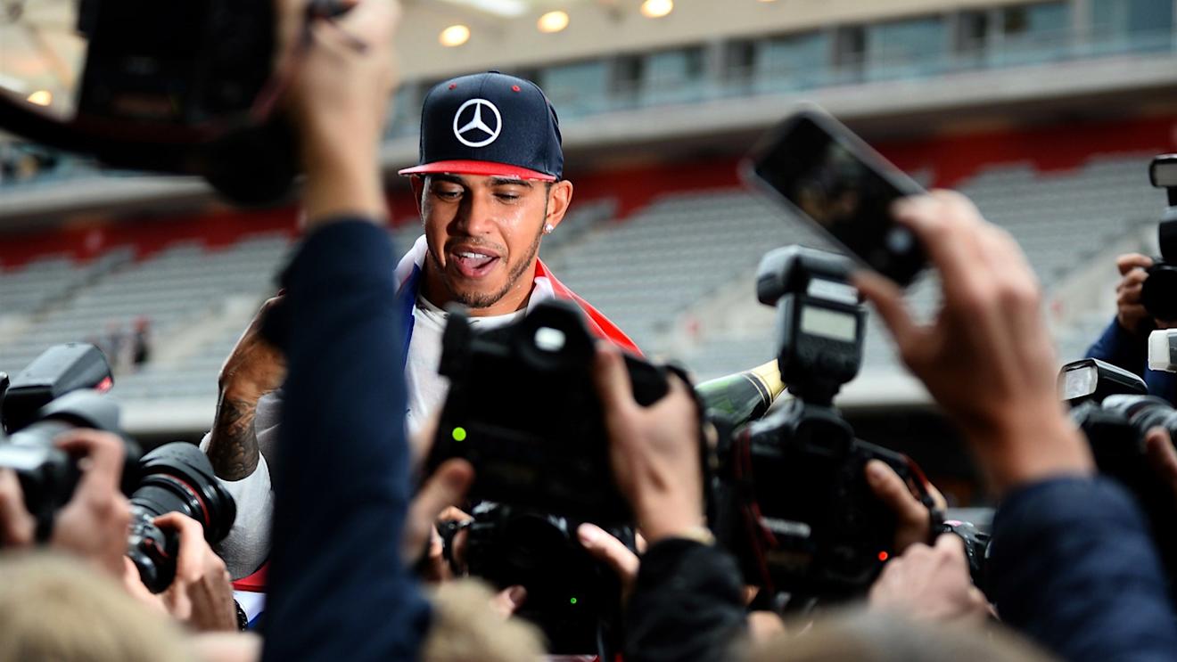 Lewis Hamilton (GBR) Mercedes AMG F1 celebrates at Formula One World Championship, Rd16, United States  Grand Prix, Race, Austin, Texas, USA, Sunday 25 October 2015. © Sutton Motorsport Images