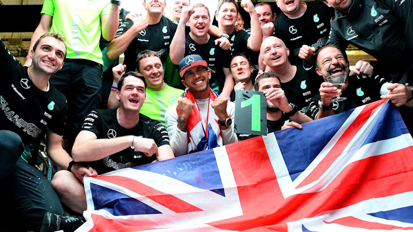 Lewis Hamilton (GBR) Mercedes AMG F1 celebrates at Formula One World Championship, Rd16, United States  Grand Prix, Race, Austin, Texas, USA, Sunday 25 October 2015. © Sutton Motorsport Images