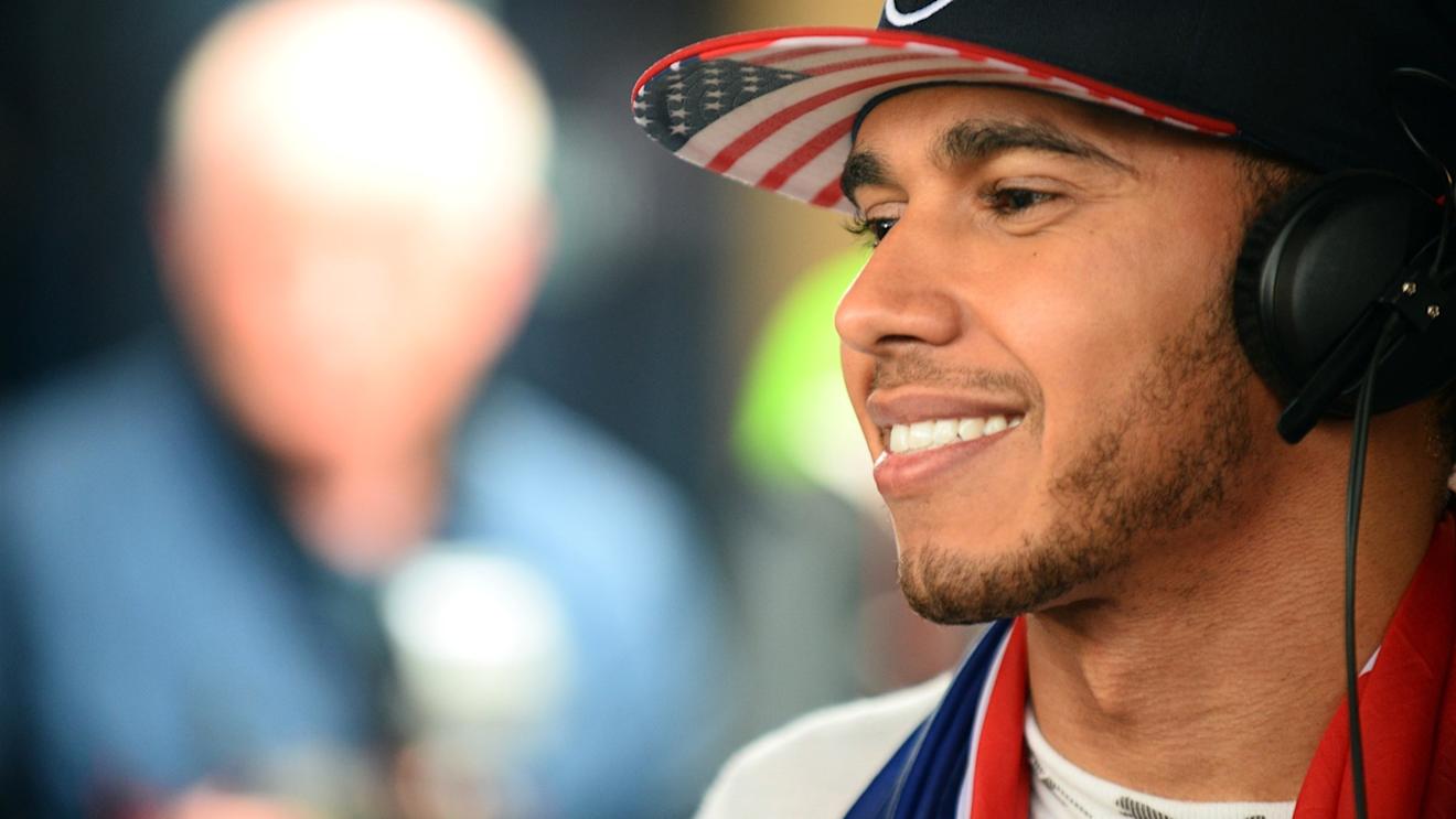 Lewis Hamilton (GBR) Mercedes AMG F1 celebrates at Formula One World Championship, Rd16, United States  Grand Prix, Race, Austin, Texas, USA, Sunday 25 October 2015. © Sutton Motorsport Images