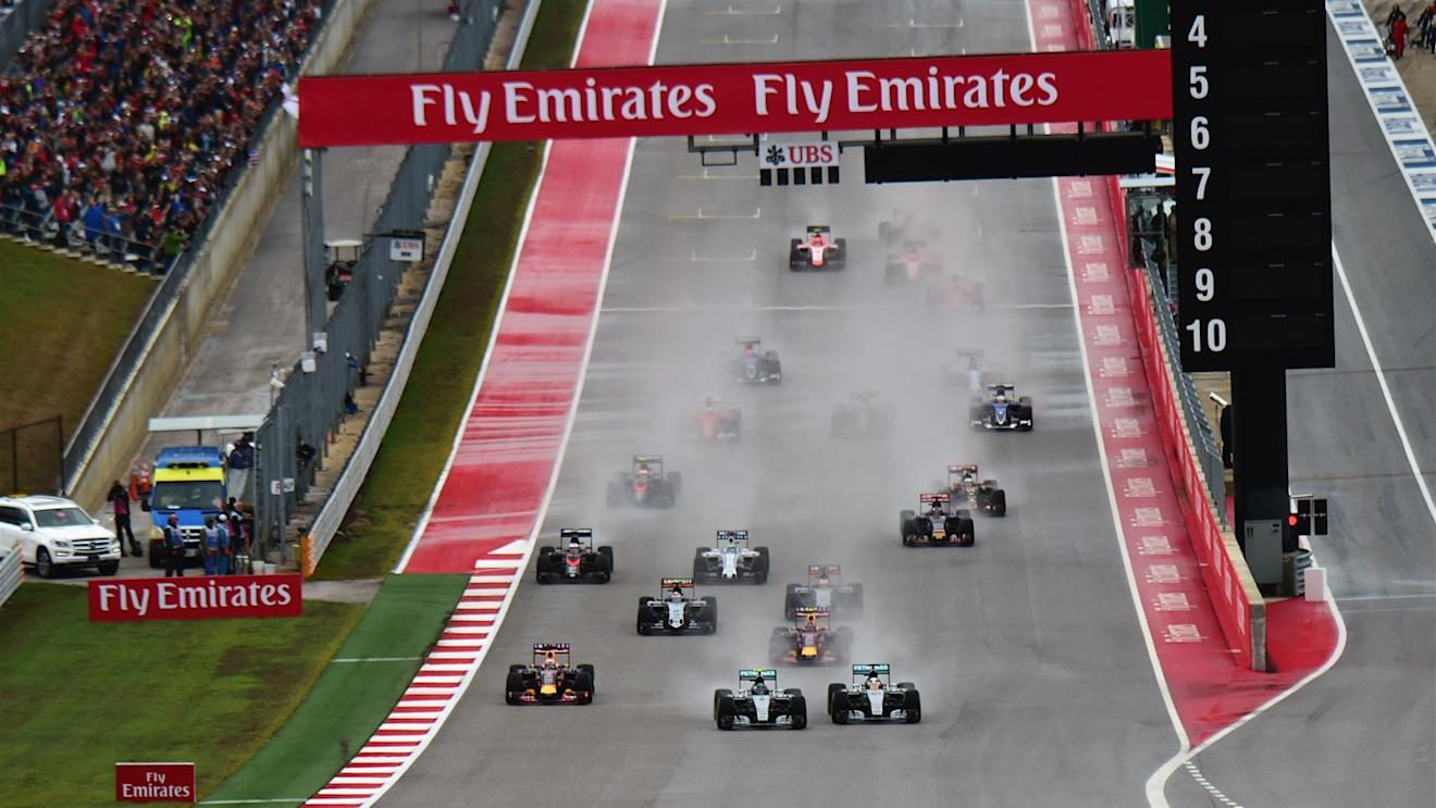 Lewis Hamilton (GBR) Mercedes AMG F1 W06 and Nico Rosberg (GER) Mercedes AMG F1 W06 battle for position at the start of the race at Formula One World Championship, Rd16, United States  Grand Prix, Race, Austin, Texas, USA, Sunday 25 October 2015. © Sutton Motorsport Images