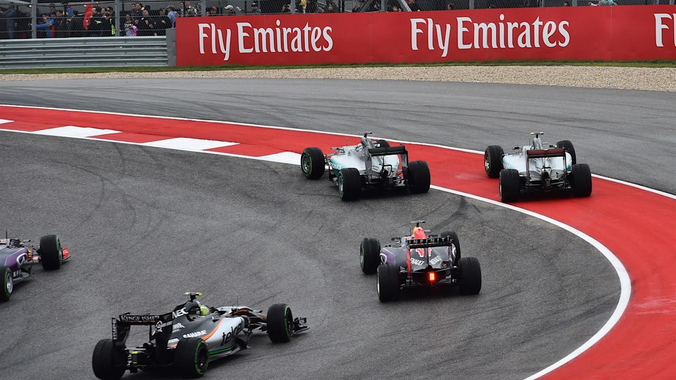 Lewis Hamilton (GBR) Mercedes AMG F1 W06 and Nico Rosberg (GER) Mercedes AMG F1 W06 battle at the start of the race at Formula One World Championship, Rd16, United States  Grand Prix, Race, Austin, Texas, USA, Sunday 25 October 2015. © Sutton Motorsport Images