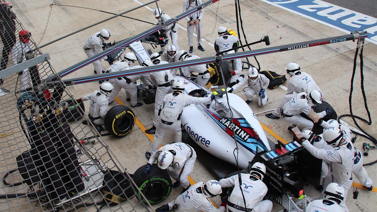 Valtteri Bottas (FIN) Williams FW37 pit stop with broken front wing at Formula One World Championship, Rd16, United States  Grand Prix, Race, Austin, Texas, USA, Sunday 25 October 2015. © Sutton Motorsport Images
