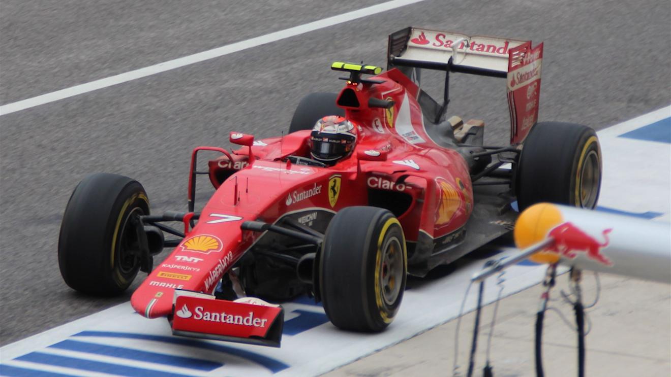 Kimi Raikkonen (FIN) Ferrari SF15-T with broken front wing at Formula One World Championship, Rd16, United States  Grand Prix, Race, Austin, Texas, USA, Sunday 25 October 2015. © Sutton Motorsport Images