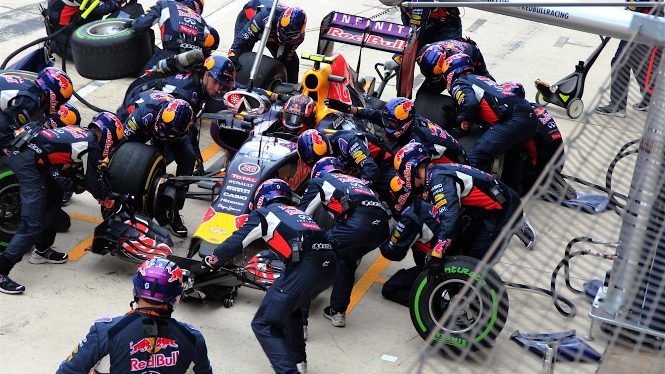 Daniil Kvyat (RUS) Red Bull Racing RB11 pit stop at Formula One World Championship, Rd16, United States  Grand Prix, Race, Austin, Texas, USA, Sunday 25 October 2015. © Sutton Motorsport Images