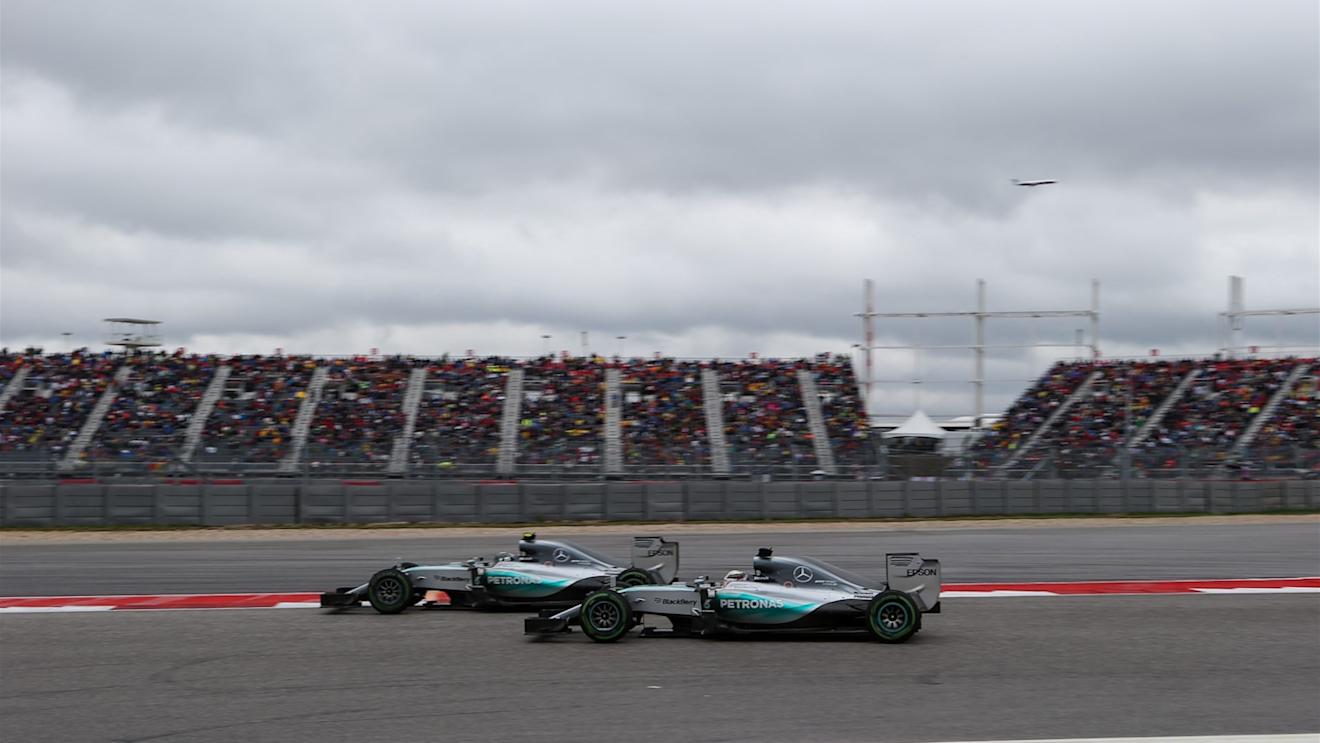 Nico Rosberg (GER) Mercedes AMG F1 W06 and Lewis Hamilton (GBR) Mercedes AMG F1 W06 battle at Formula One World Championship, Rd16, United States  Grand Prix, Race, Austin, Texas, USA, Sunday 25 October 2015. © Sutton Motorsport Images