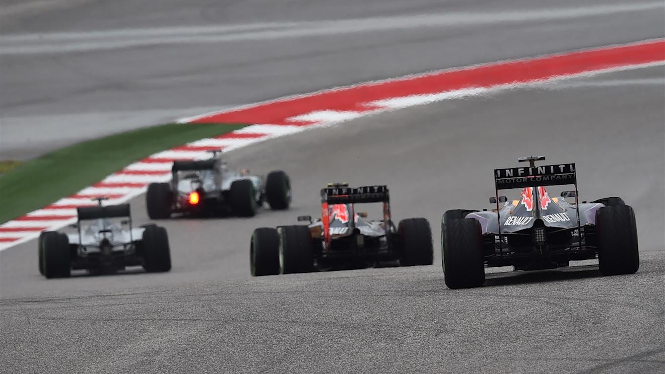 Daniil Kvyat (RUS) Red Bull Racing RB11 and Daniel Ricciardo (AUS) Red Bull Racing RB11 chase Nico Rosberg (GER) Mercedes AMG F1 W06 and Lewis Hamilton (GBR) Mercedes AMG F1 W06 at Formula One World Championship, Rd16, United States  Grand Prix, Race, Austin, Texas, USA, Sunday 25 October 2015. © Sutton Motorsport Images