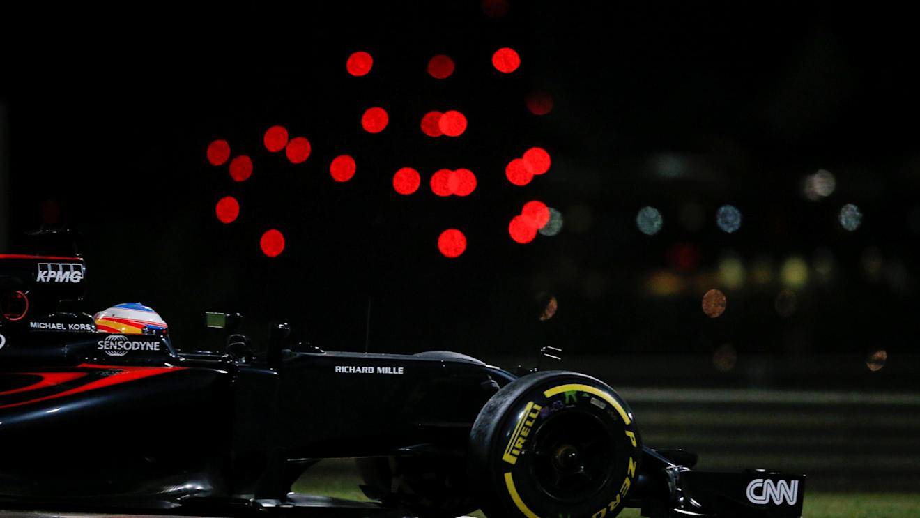 Fernando Alonso (ESP) McLaren MP4-31 at Formula One World Championship, Rd21, Abu Dhabi Grand Prix, Practice, Yas Marina Circuit, Abu Dhabi, UAE, Friday 25 November 2016. © Sutton Images
