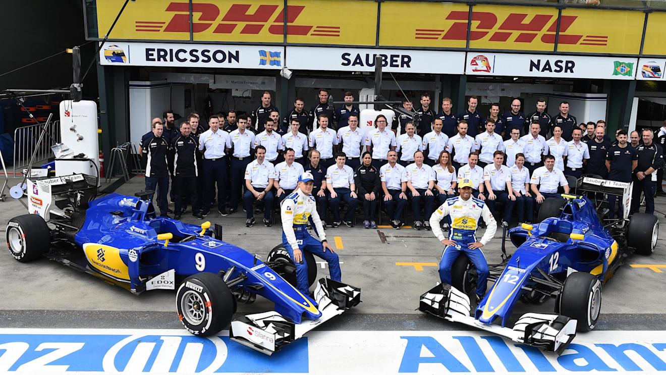 Sauber team photo at Formula One World Championship, Rd1, Australian Grand Prix, Qualifying, Albert Park, Melbourne, Australia, Saturday 19 March 2016. © Sutton Motorsport Images