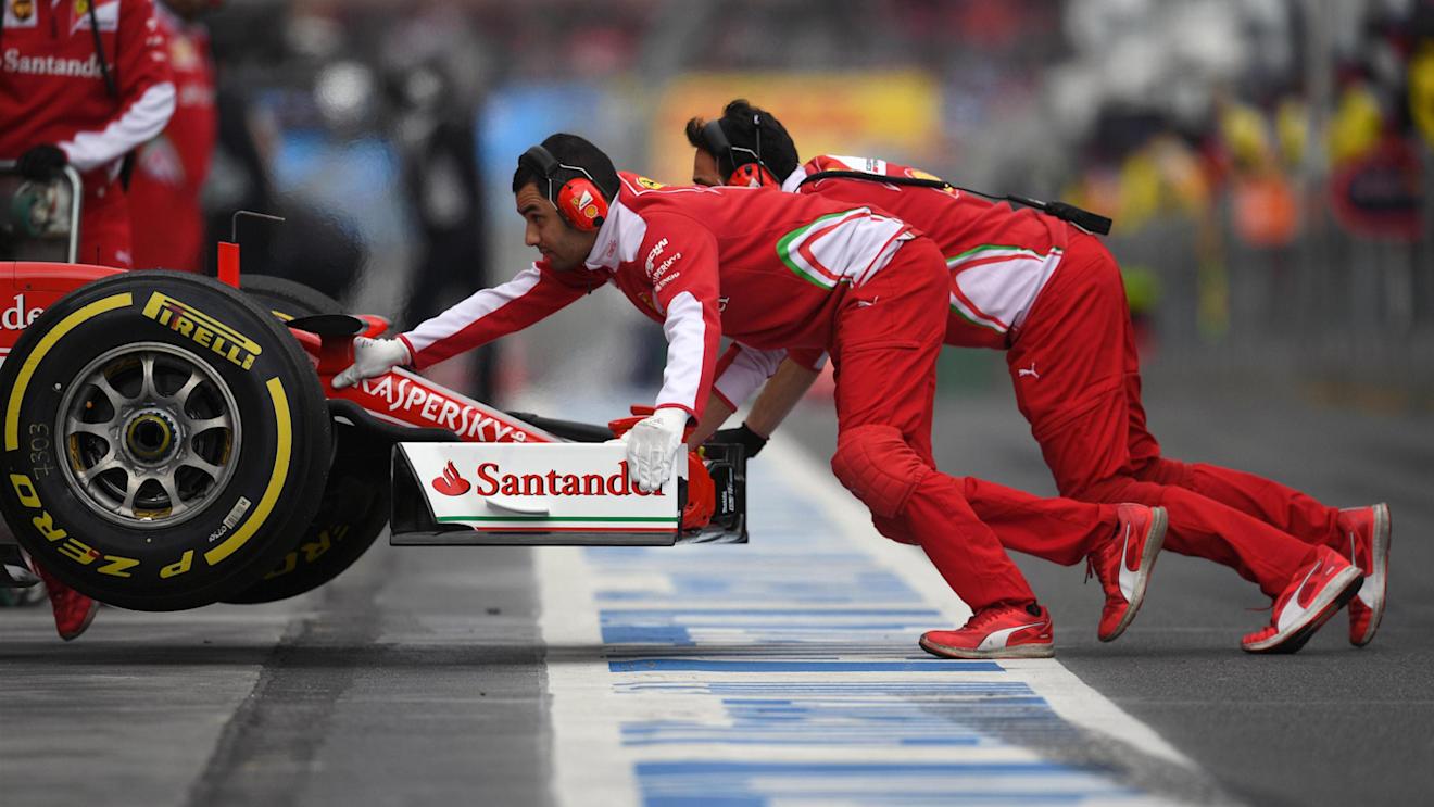 Ferrari mechanics at Formula One World Championship, Rd1, Australian Grand Prix, Qualifying, Albert Park, Melbourne, Australia, Saturday 19 March 2016. © Sutton Motorsport Images