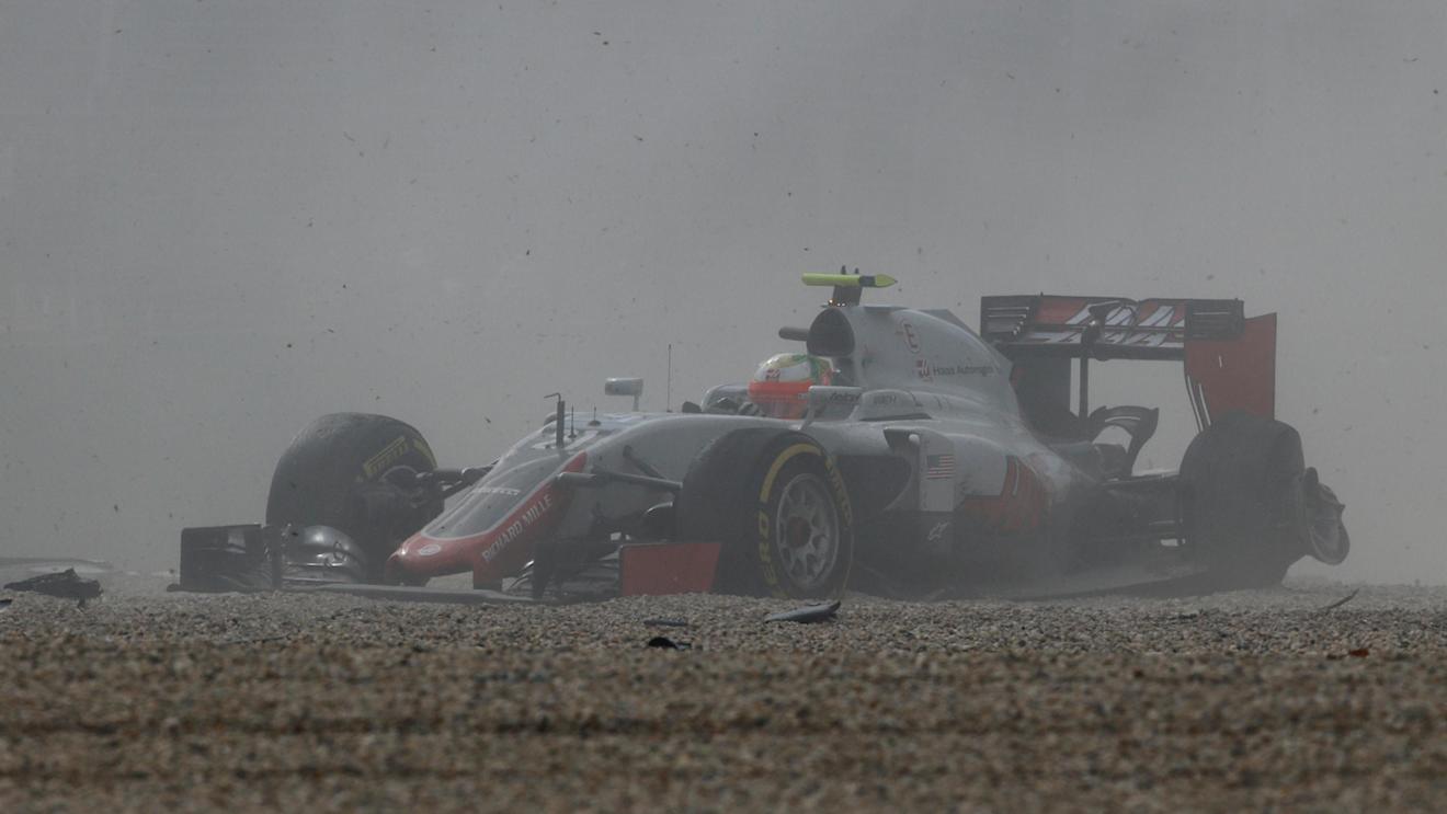 Esteban Gutierrez (MEX) Haas VF-16 crashed out of the race at Formula One World Championship, Rd1, Australian Grand Prix, Race, Albert Park, Melbourne, Australia, Sunday 20 March 2016. © Sutton Motorsport Images