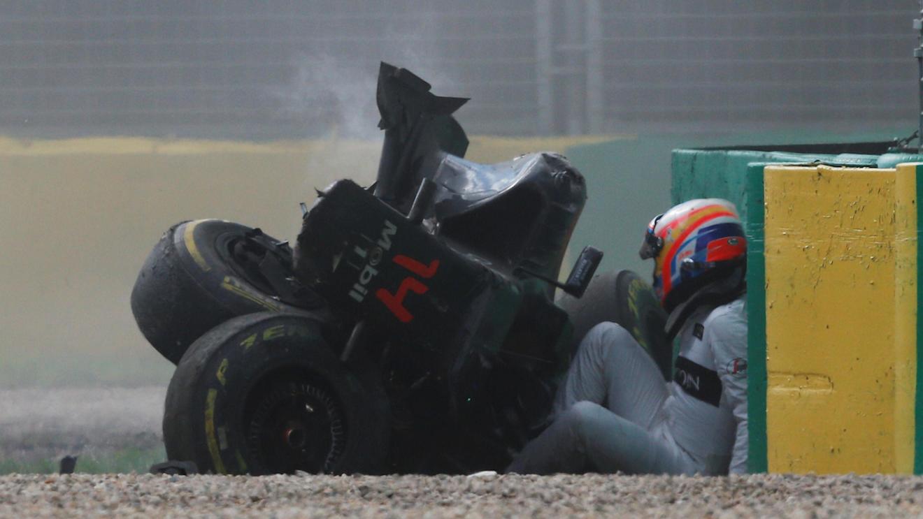 Race retiree Fernando Alonso (ESP) McLaren MP4-31 after his crash at Formula One World Championship, Rd1, Australian Grand Prix, Race, Albert Park, Melbourne, Australia, Sunday 20 March 2016. © Sutton Motorsport Images