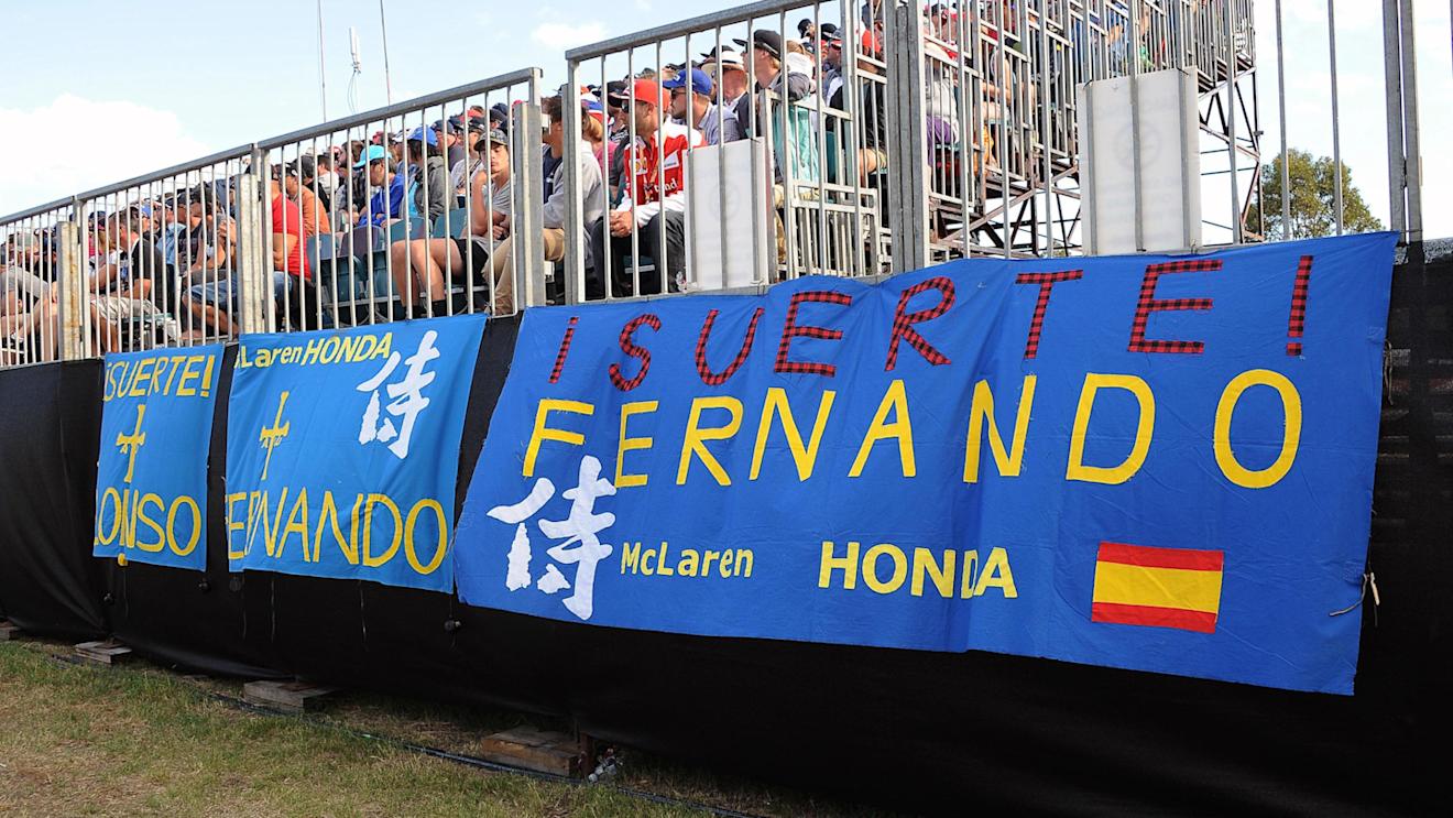 Fernando Alonso (ESP) McLaren fans and banners at Formula One World Championship, Rd1, Australian Grand Prix, Race, Albert Park, Melbourne, Australia, Sunday 20 March 2016. © Sutton Motorsport Images